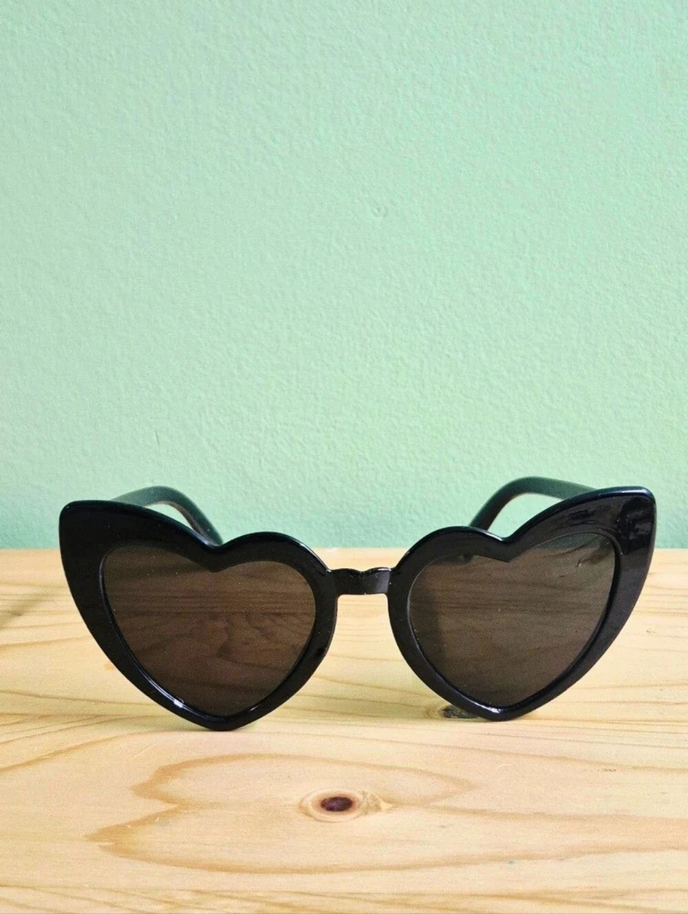 Trendy Black Heart-Shaped Sunglasses